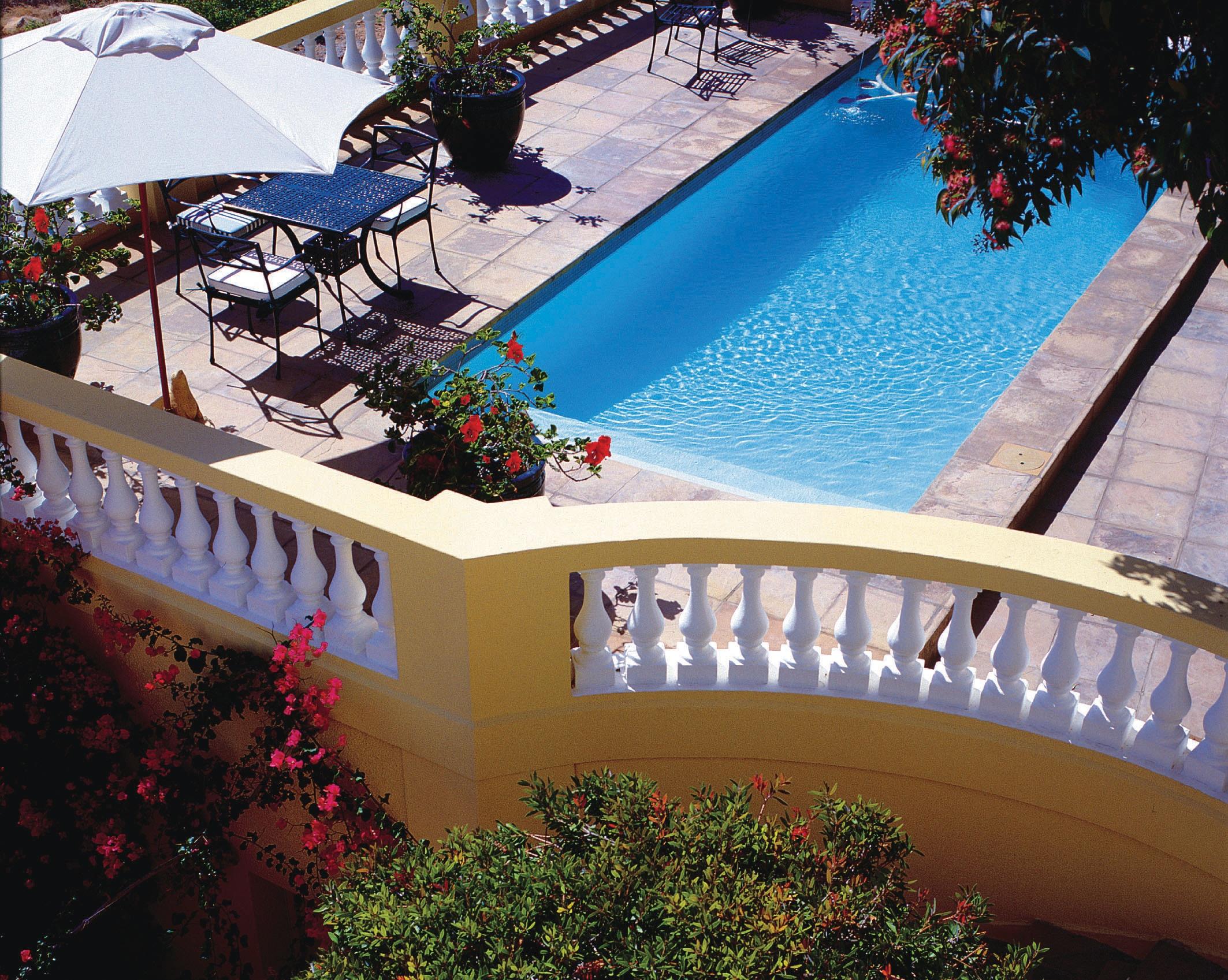 Colona Castle Hotel Lakeside Bagian luar foto