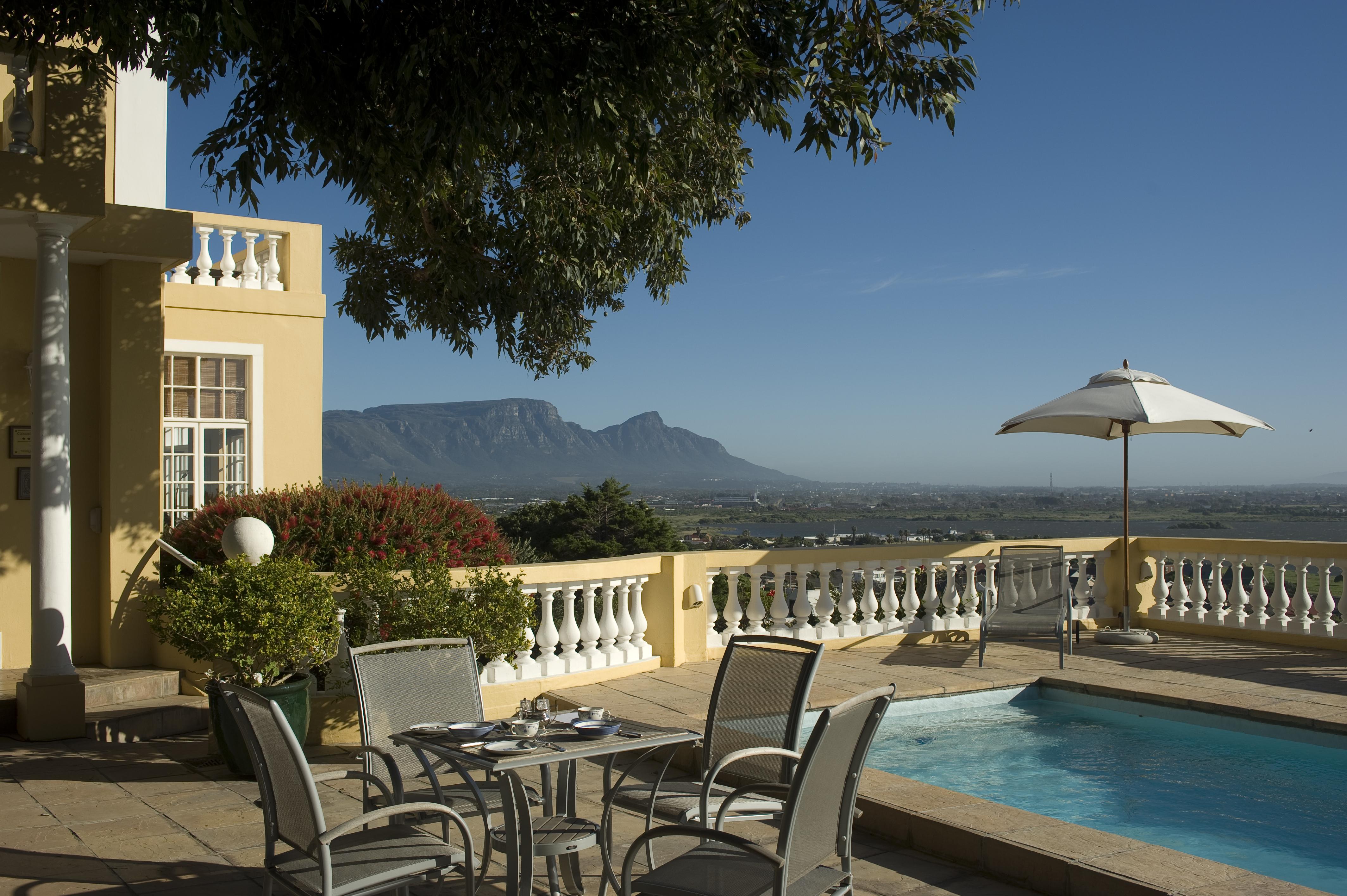 Colona Castle Hotel Lakeside Bagian luar foto