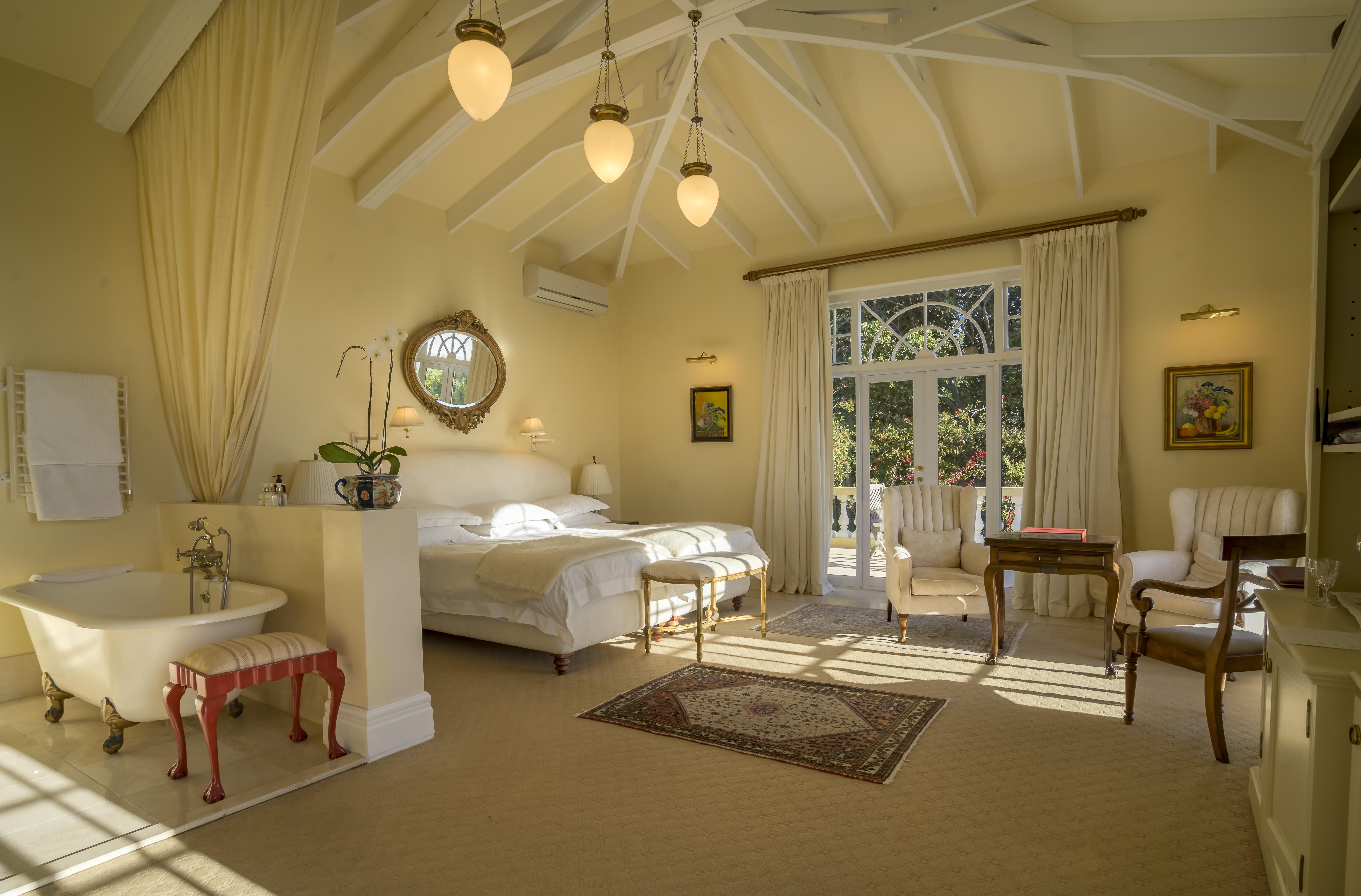 Colona Castle Hotel Lakeside Bagian luar foto